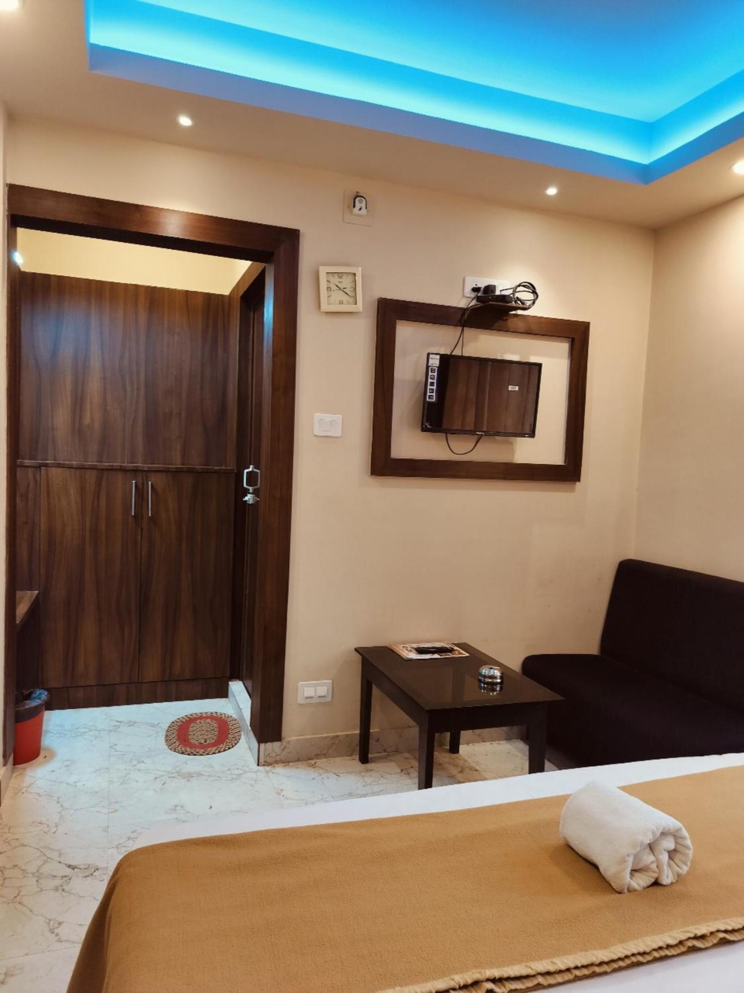 Hotel Park View - Lift Facilities- Near Sea Beach Best Choice Of Travellers By Morservices Puri Buitenkant foto