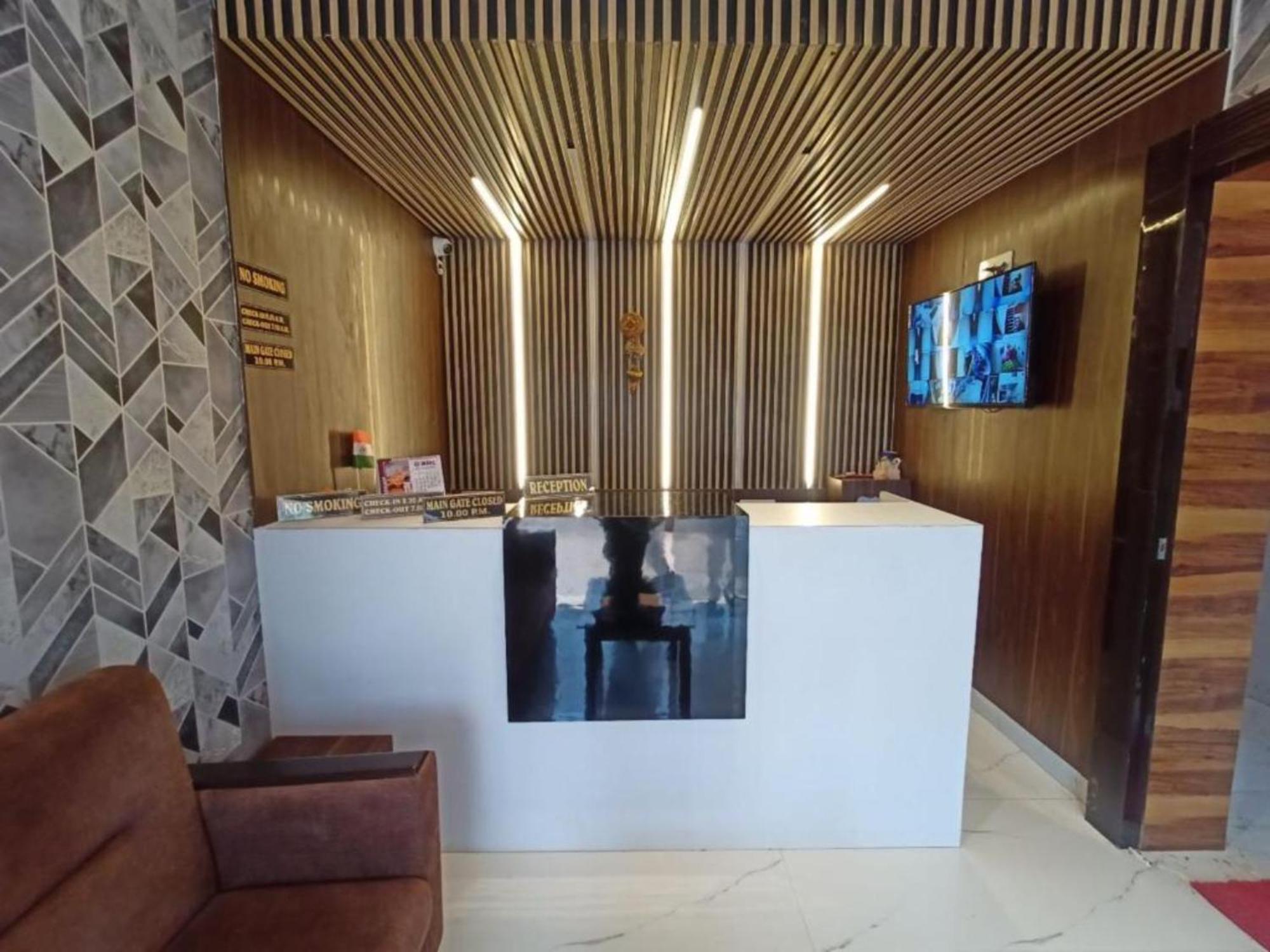 Hotel Park View - Lift Facilities- Near Sea Beach Best Choice Of Travellers By Morservices Puri Buitenkant foto